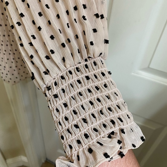 Beautiful Max Studio Blush & Black High Collared Blouse - Picture 2 of 9